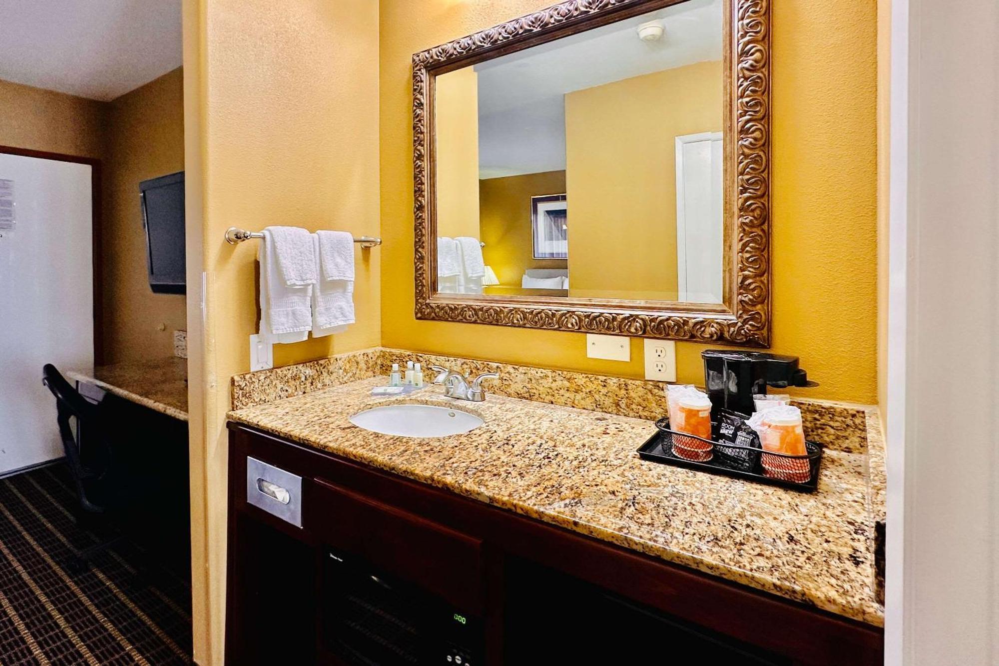 Quality Inn & Suites Westminster Seal Beach Εξωτερικό φωτογραφία