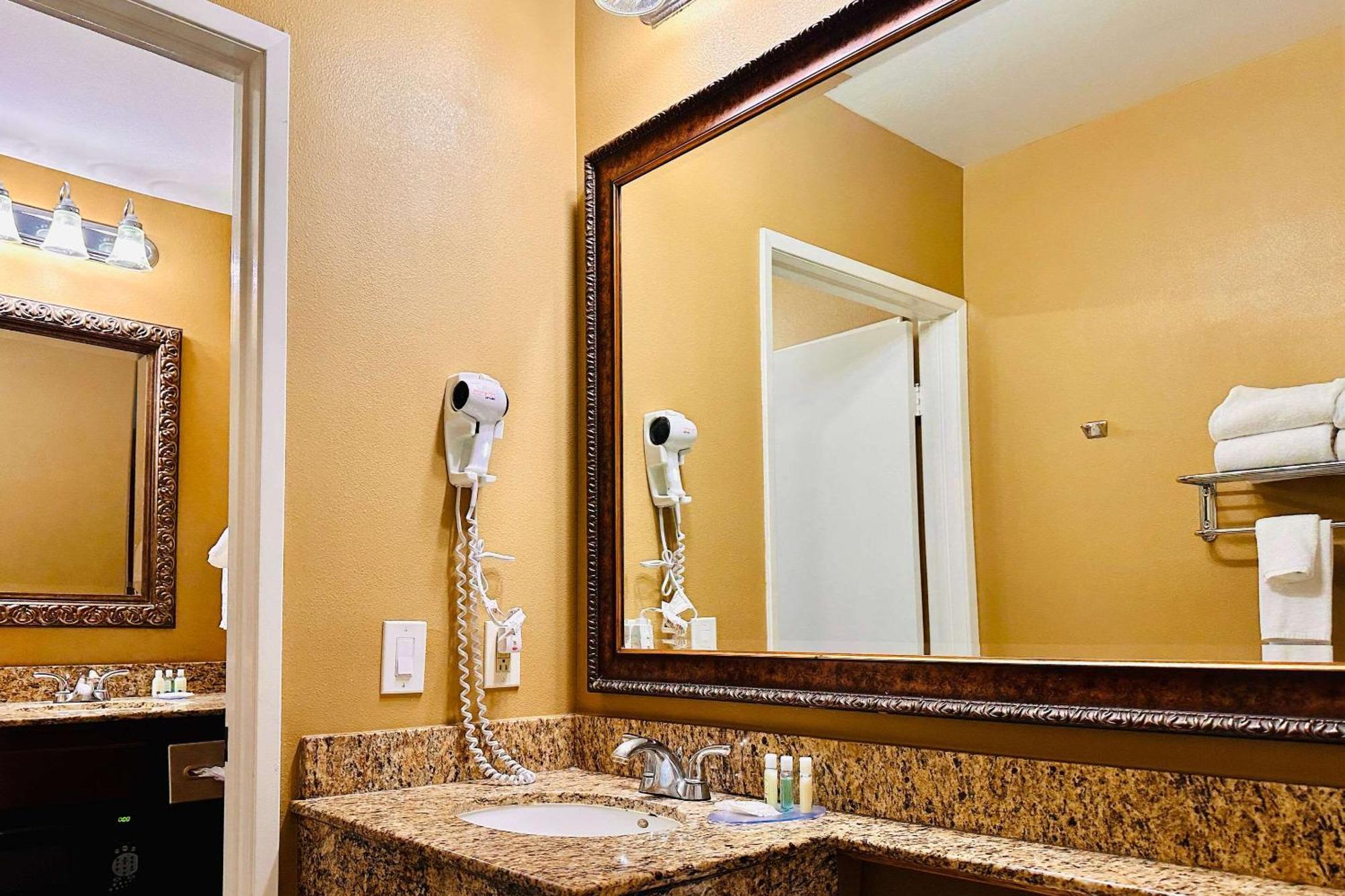 Quality Inn & Suites Westminster Seal Beach Εξωτερικό φωτογραφία