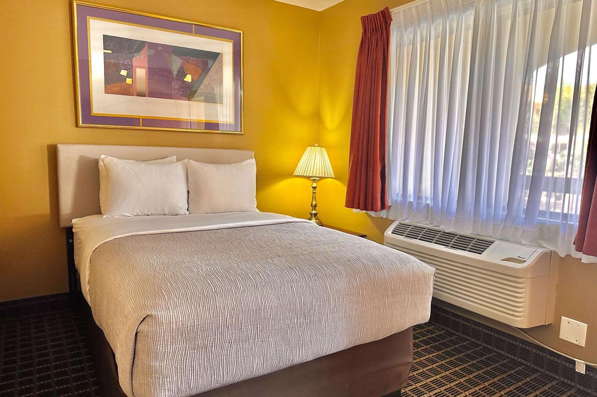 Quality Inn & Suites Westminster Seal Beach Εξωτερικό φωτογραφία