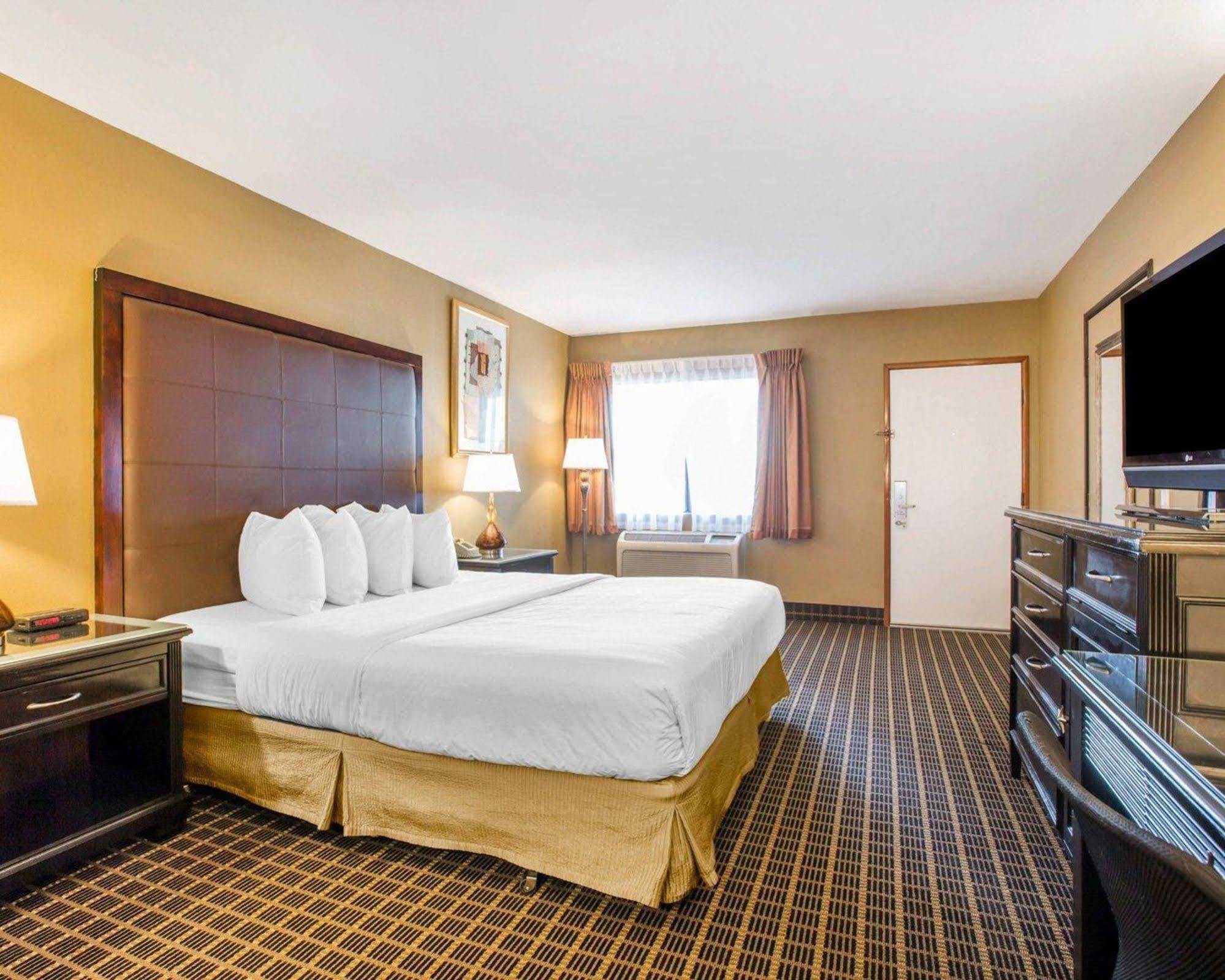 Quality Inn & Suites Westminster Seal Beach Εξωτερικό φωτογραφία