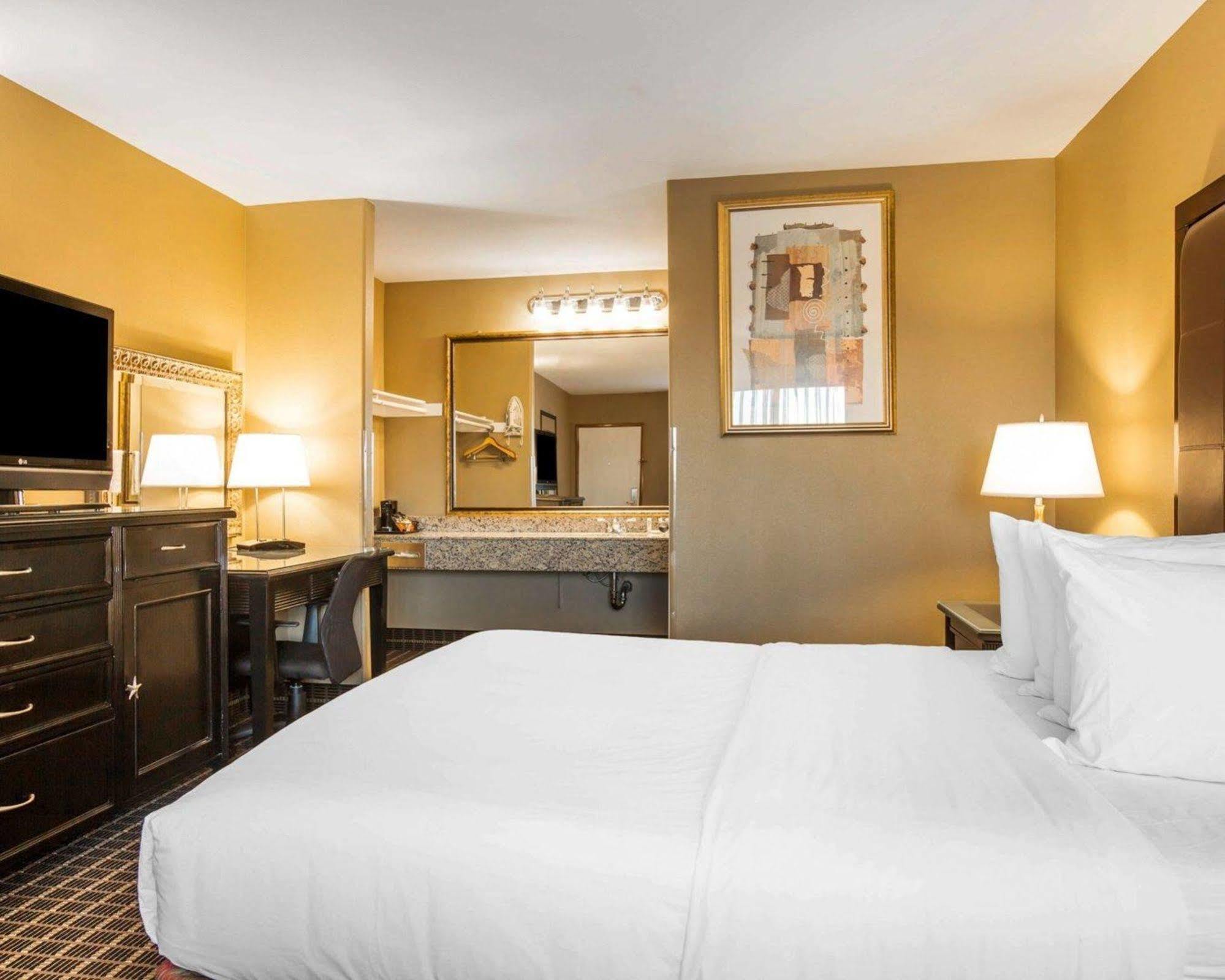 Quality Inn & Suites Westminster Seal Beach Εξωτερικό φωτογραφία